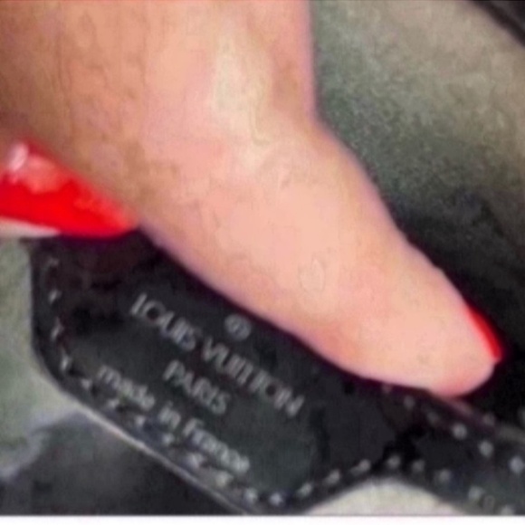 LOUIS VUITTON EPI BAG - Picture 3 of 9